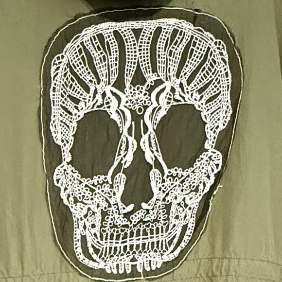 Lightweight Green Hooded Jacket with Drawstring & Skull on back ( armpit 22 1/2” - Picture 5 of 8
